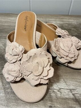 Comfortview Floral Fabric Open Toe Wedge Heel Slides Size 7WW  Beige Summer